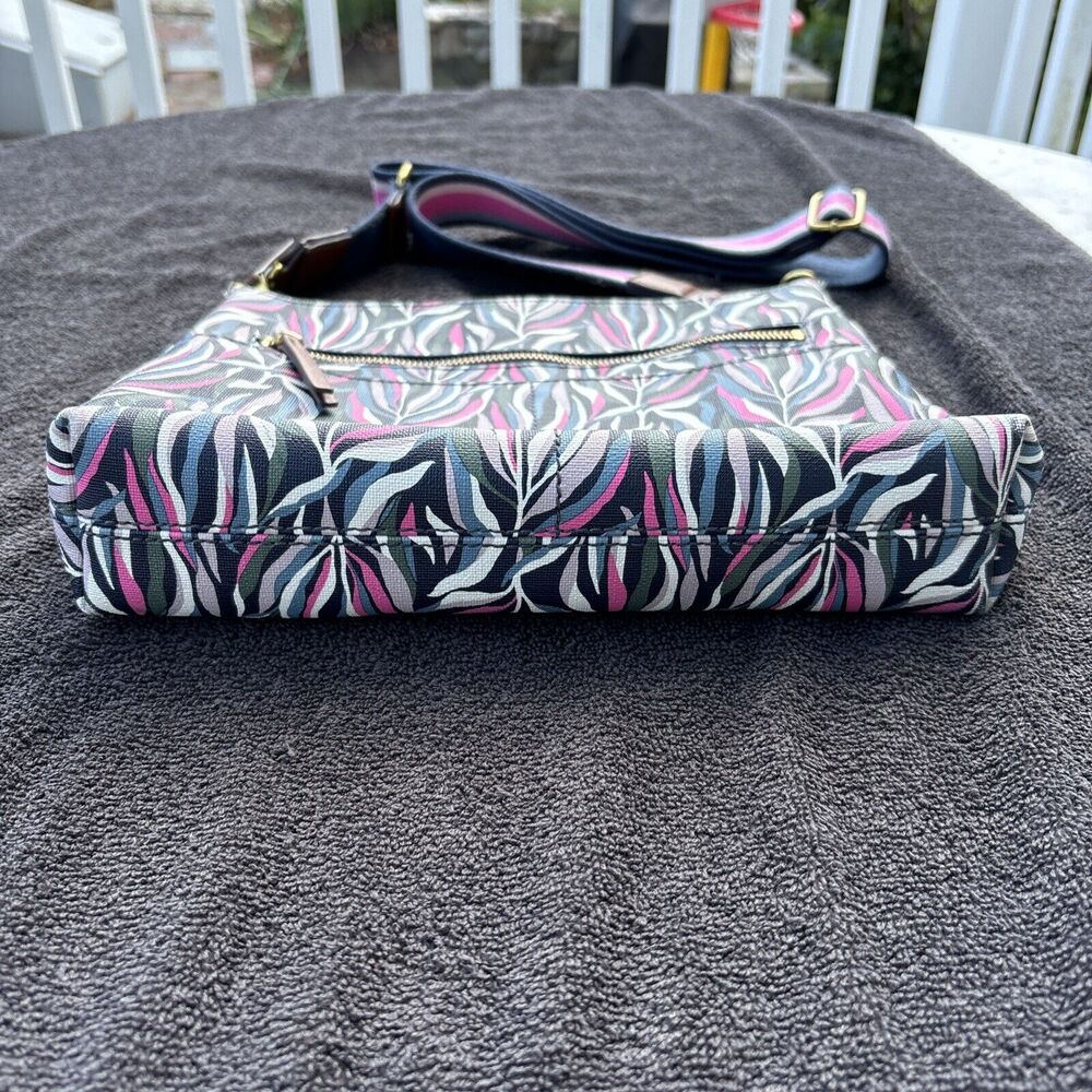 FOSSIL Multi-Colored Botanical PVC/Leather Crossbody Purse Bag Preowned - Picture 3 of 13